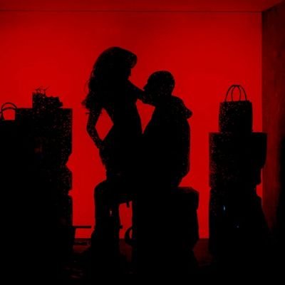 ShowMeUrBlood's profile picture. i’m just a joker, 미소를 짓고 우는 poker face not an ace, got no space for this choker