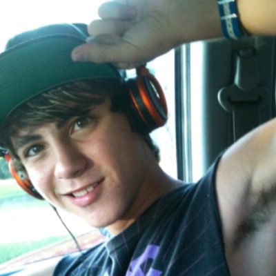 Boys2Nut2's profile picture. If you have a thing for hot, natural looking guys showing off their armpits, nips and belly buttons 🔥