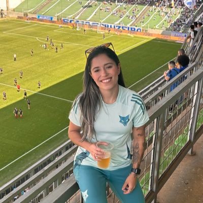 lorakfranco's profile picture. Arquiteta Urbanista, feminista marxista, cabeça de queijo @packers | @Cruzeiro