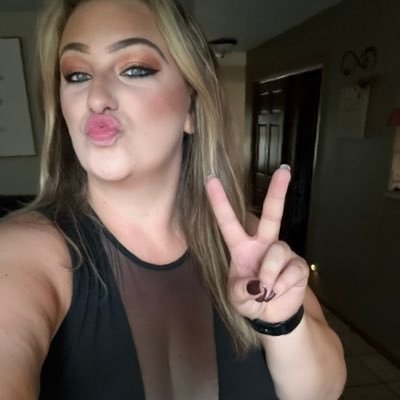 meghanjean_'s profile picture. 27🫶🏻 “you can hit me with your car”, “oh wow your eyes, my god” -logan 7/22/23