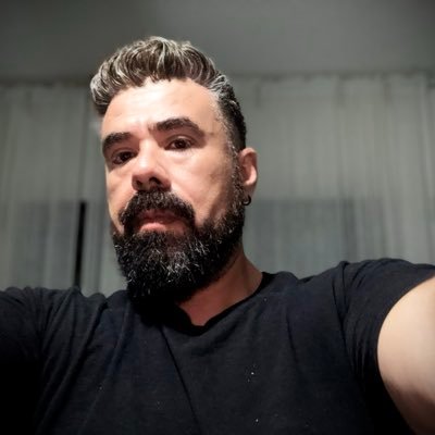 manerezz's profile picture. 