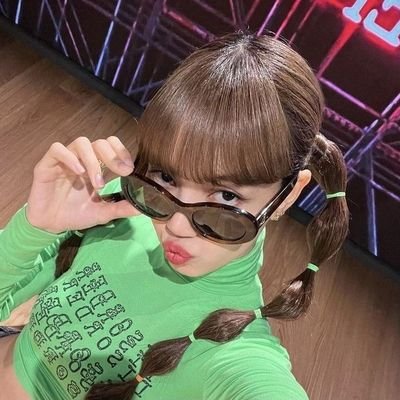 jenlisaSlayy's profile picture. 