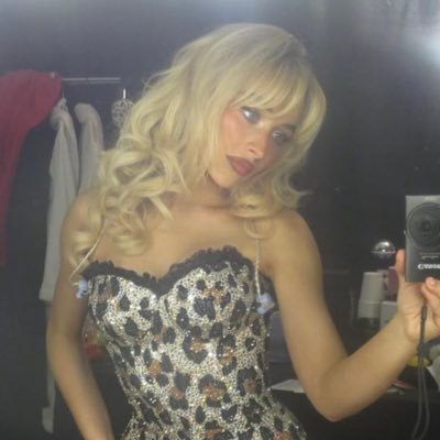 frenchwaItz's profile picture. my house is on pretty girl avenue