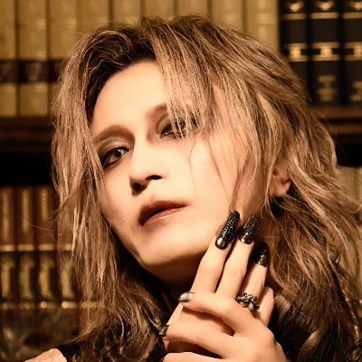 ryo_dalli's profile picture. Vocalist_HOLLOWGRAM, TAG, DALLE, H.U.G Lyric / Graphic Design / etc.. 重力は愛だといいなと思っています。 I hope gravity is love.