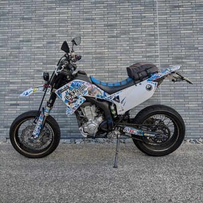 clione091's profile picture. ツーリングが大好きだったおっさんライダー。（過去形）
バイク歴　CB400SF→FZ1 FAZER→GSX S1000F（売却済）　
WR250X増車しました。
日本酒とウィスキーも好き。
最近はバイクに乗ってません。
酒ばっかり飲んでます。