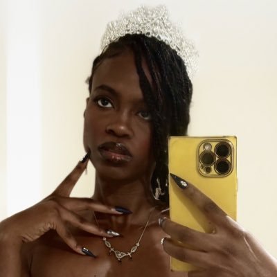 @awesomemikaila