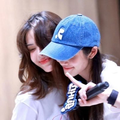 kkforlmsy's profile picture. I love u to the moon and never back.🐰🐨