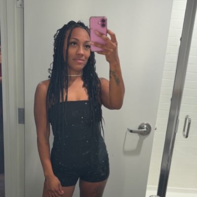 charlaMAYNE_'s profile picture. bad bitch from the 90s call me Scary Spice 🤎