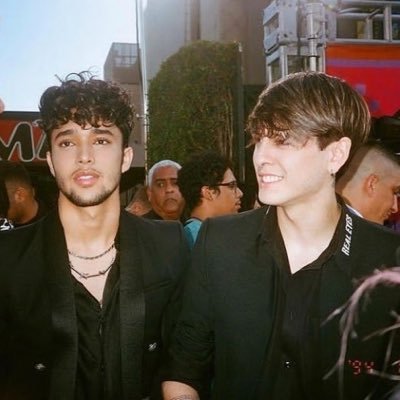 velezenergy's profile picture. fan account