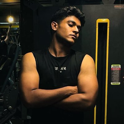 y_amirm's profile picture. زیست خوندم، میدونم چه جانوری هستی!