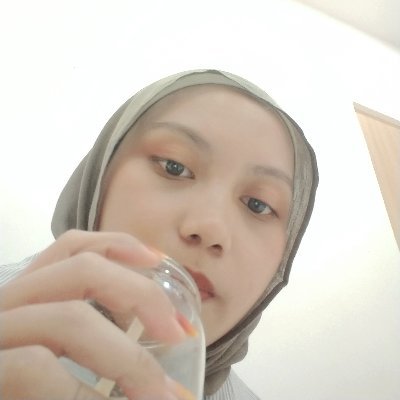 bukanprilly's profile picture. senyum salam spontan uhuy