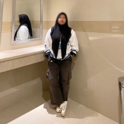 spaisiwings's profile picture. RANDOM!!