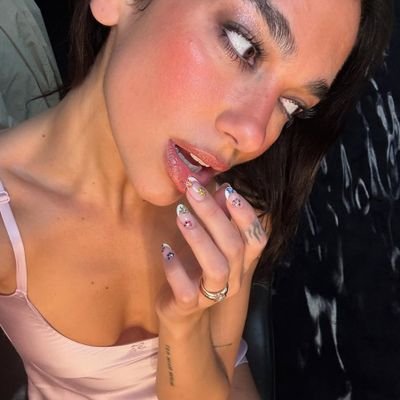 duaxplease's profile picture.