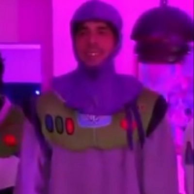 IanHowie_'s profile picture. 