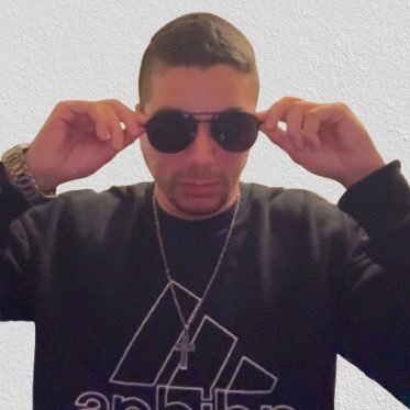 RealMicV's profile picture. 🤴🏻 Entrepreneur Genius  • 📈 Day Trader • ⚔️ Founded @NFsTrading & @Tradeonaire •👨🏻‍💻 Software Developer • 💬 Creator @DroppedNow