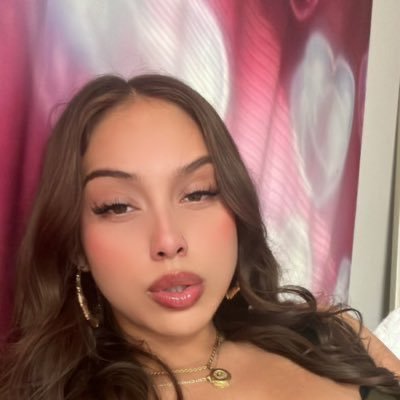 rylee_terrel's profile picture. your fav 21 yr old Latina princess👸🏻