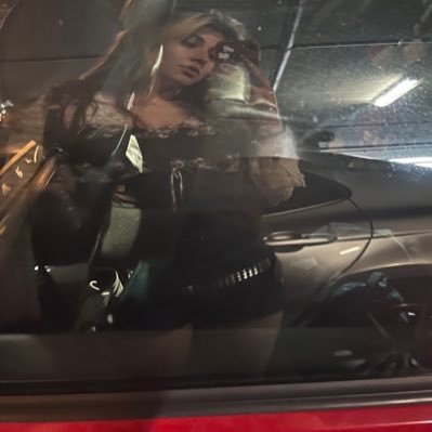 _deepseababyyy's profile picture. caught between the passed time and the light