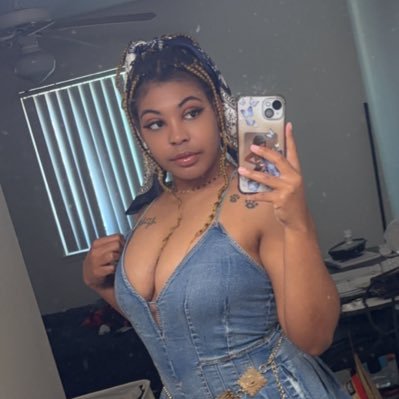 Kels_At_Sea's profile picture. Cosplayer 🧚🏽♀️//#RavensFlock💜🖤//LA based VA for hire DM for portfolio 🎙️ // 📧 Voicedbykels@gmail.com