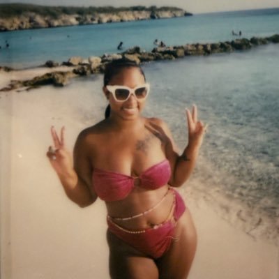 HotxUnbothered's profile picture. 🇬🇩🇬🇾 • Mom • Foodie • Traveler • Bookworm | @spurs, AR🪽, A’ja 🖤 | threads @/sunkissedinapril