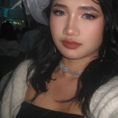 iqlvely's profile picture. a heart and mind so serene, it can grow flowers.