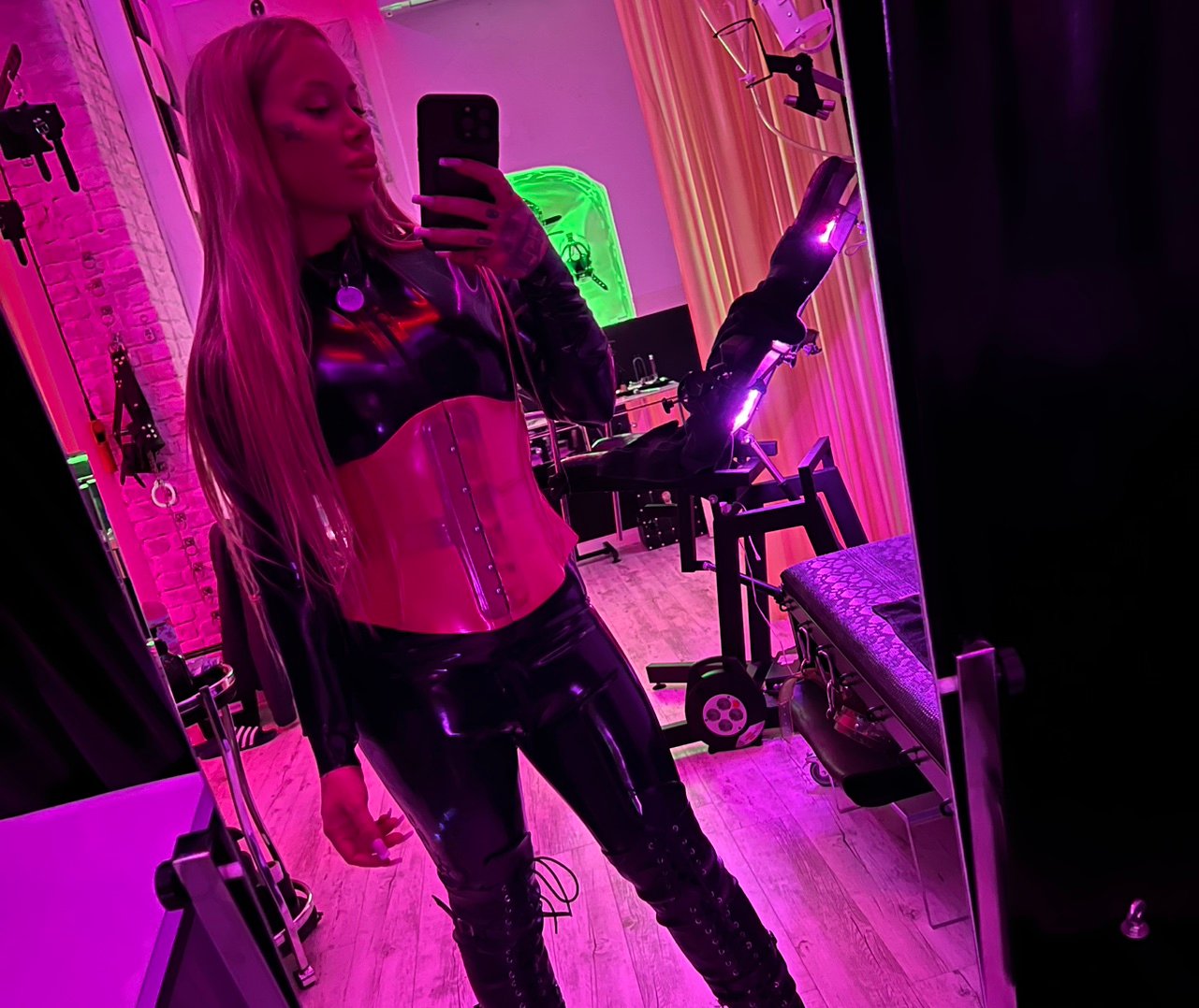 LadyAmaliaDom's profile picture. 