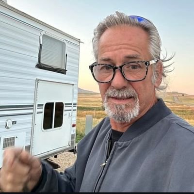 Bradley6930's profile picture. Good vibes, music & laughter keep me going. Strangers are just friends we haven’t met yet so, what brightens your day ?