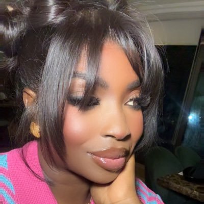 Rene_noire's profile picture. This is my playground. For serious work @actsforhealth YouTuber || MD @yourfabricspace || MD @renenoire|| The Women’s Room Muslim||Feminist||I inspire.❤️