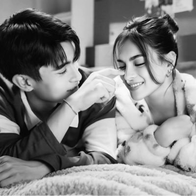 AiramJezz's profile picture. Who am I? A MikBrent believer, through and through!!! 💜