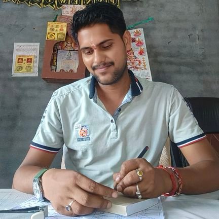 AnoopKu87217837's profile picture. ब्यूरो दैनिक विश्ववार्ता एवम स्कॉलर टाइम्स समाचार पत्र
जिला अध्यक्ष ऑल इंडिया पत्रकार एकता संघ लखीमपुर खीरी 
 अपराधिक घटनाओं पर सत्य कहानी लिखने वाला एक लेखक