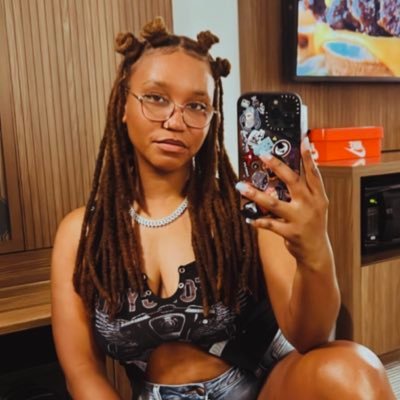 Urban_Phora's profile picture. Anime and Music girly | I don’t answer DM’s don’t waste your time 🤭 Backup page (@Fuuskieboo)