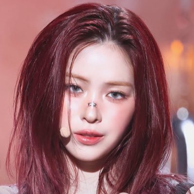 nuweliscart's profile picture. 신류진🍬 박지효🔥 ลลิษา มโนบาล ⭐️ olivia rodrigo👅