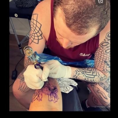 gingertatop's profile picture. 🚨 CUDADO: CONTEÚDO ADÚLTERO🚨 ruivo safado 🔥, comunista libertino💦, tatuador & Pau pra toda obra 🍆 📣 18+ GINGER SLUTNESS 🦞 #NSFW