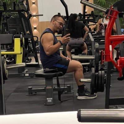 Sr_Santos0's profile picture. aqui falamos de livros, música, academia, filmes, séries, animes. sei sobre esses assuntos? não. mas tamo aqui falando... welcome