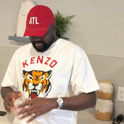 tundebillions's profile picture. Busy. 🙏🏾