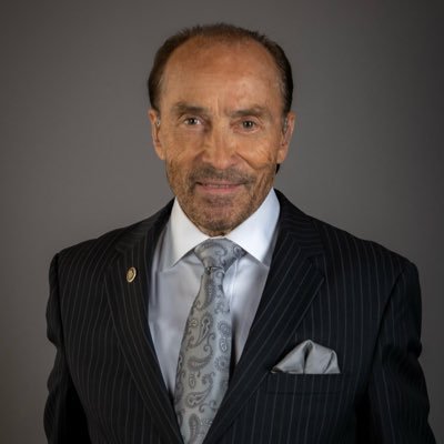 @TheLeeGreenwood