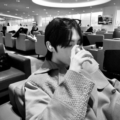 magnificzz's profile picture. ink-stained dreamer.