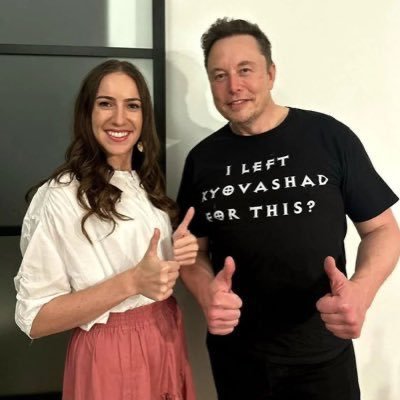 esspii_542's profile picture. from Elon Musk's management team. If I reach out to you, you're a lucky fan with a chance to meet Elon