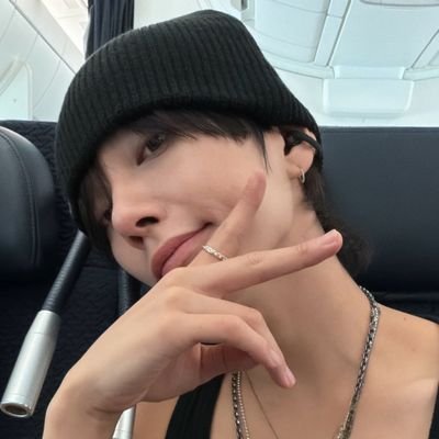 xviijoshua's profile picture. – for seventeen. 😇🐈‍⬛️🍑🐯 | she/her