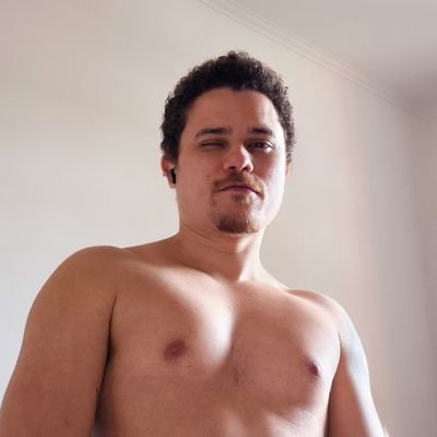 jota___erri's profile picture. Gay e canhoto, não necessariamente nessa ordem.