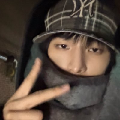 moonhakie's profile picture. want a bouquet?