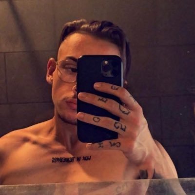 TrinoliEnzO420's profile picture. Puis tu tombe, tu te relève mec , mais quand tu te relève t'es plus le même je te le promet...! Logan, Ilyes mes fratellos, ma famille 💯❤~👊🏼⏳