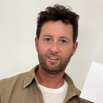 flav_BL75's profile picture. Indépendant passionné. #Médias #Radio #TV #journalisme - Fondateur de Radio RMG (Grenoble) à 13 ans. A oeuvré aux cotés de @camilleCombal #VirginRadio #C8TV