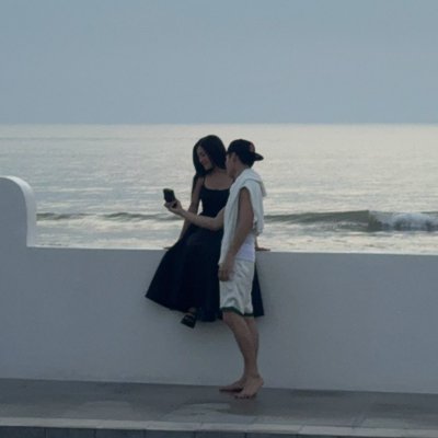 leshieecake's profile picture. Here for mikbrent