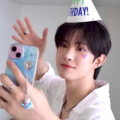 chaaniee_24's profile picture. 