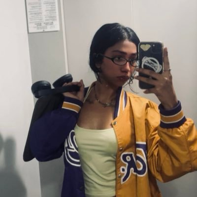 notkhadeeja's profile picture. nothing of value is shared here btw