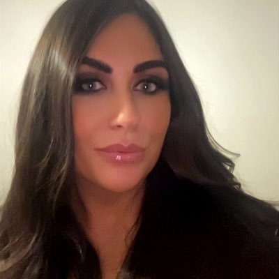 Laurahindson's profile picture. 