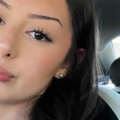 datgurlchaa's profile picture. 