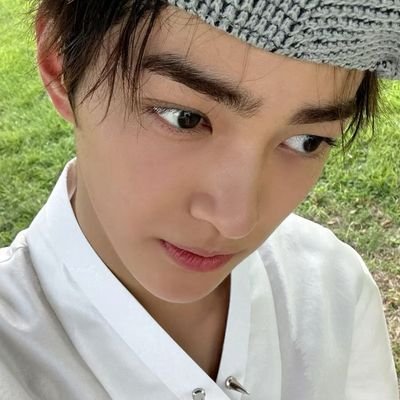 flowaurie's profile picture. 