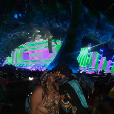 cosmichails333's profile picture. 