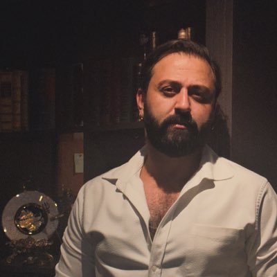 vedattozyilmaz's profile picture. "Hayatı sorgulayıp, kendime kısa notlar yazıyorum.."